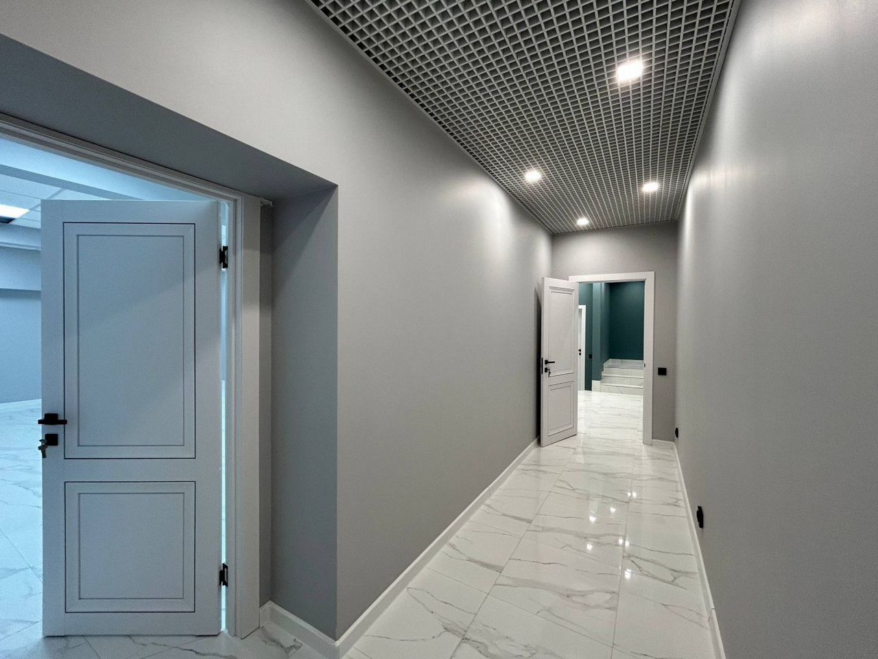 Монтаж потолков грильято