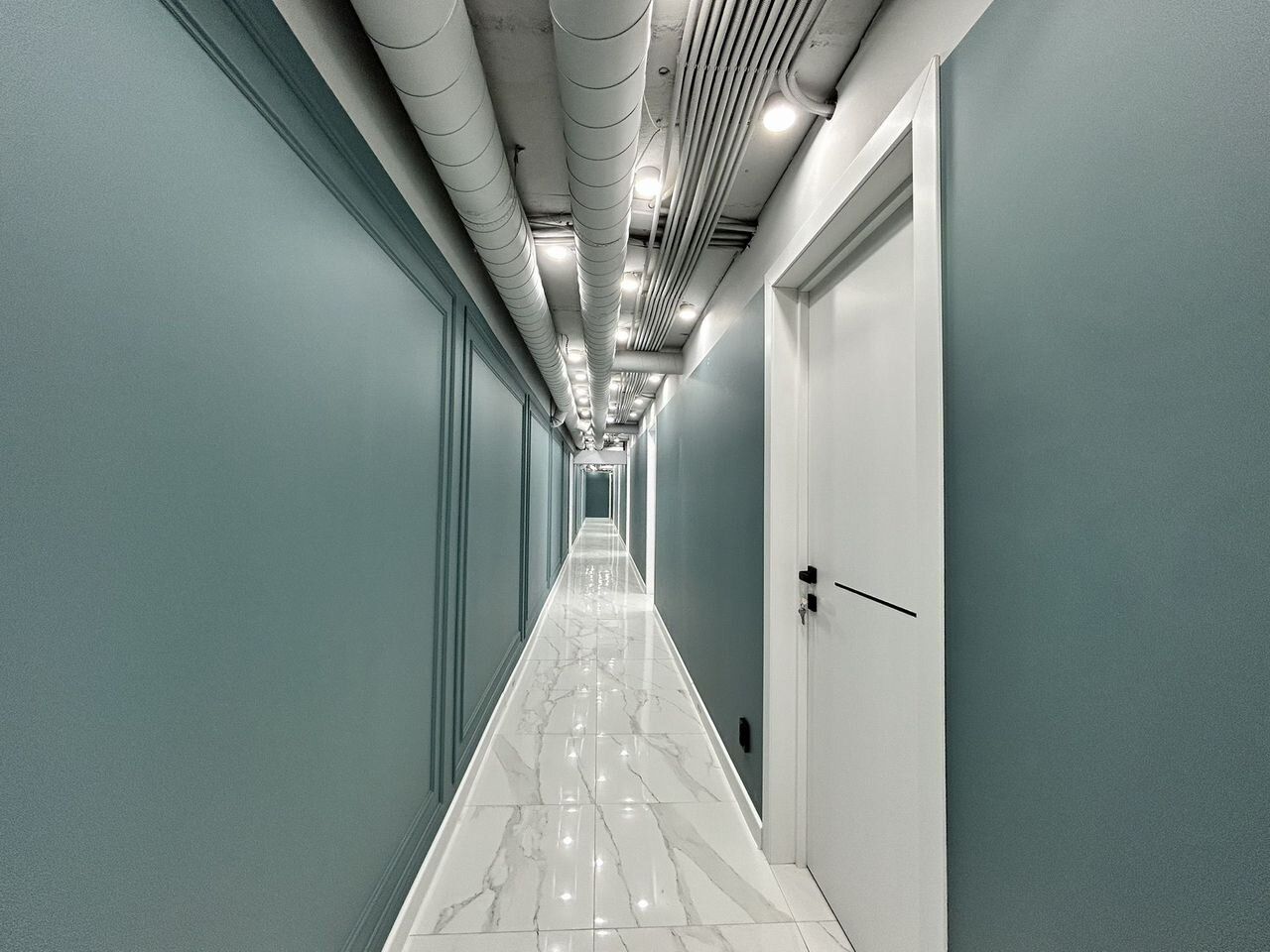 Монтаж потолков грильято