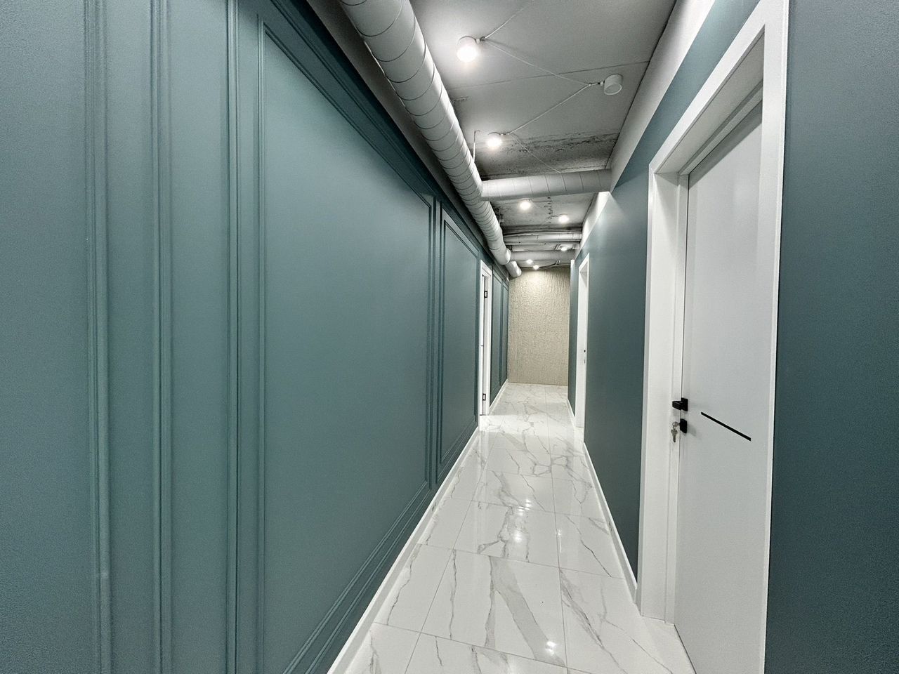 Монтаж потолков грильято